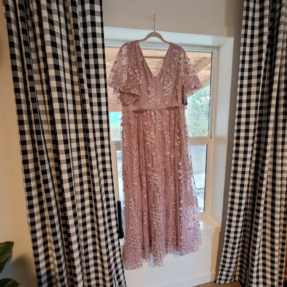 Belle Plus Floral Embroidered Bridesmaid Dress Size 3XL (18)